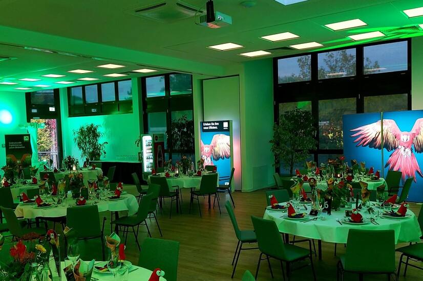 Die Meranti Tropenhalle eingedeckt und dekoriert für ein Firmenevent in Münster